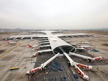 受台风影响，深圳机场将于9月1日12时起暂停航班运行
