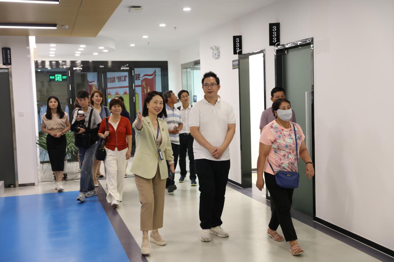香港立法会议员杨永杰一行到访前海蛇口自贸区医院