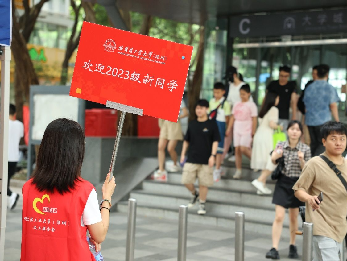 一见钟情！深圳高校新生入学“初体验”很完美