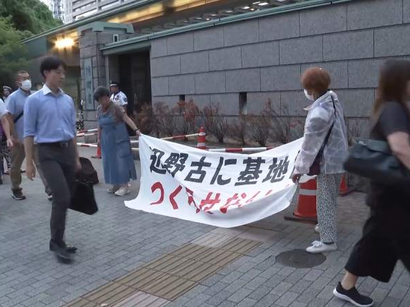 日本民众举行抗议活动 要求美军基地迁出冲绳