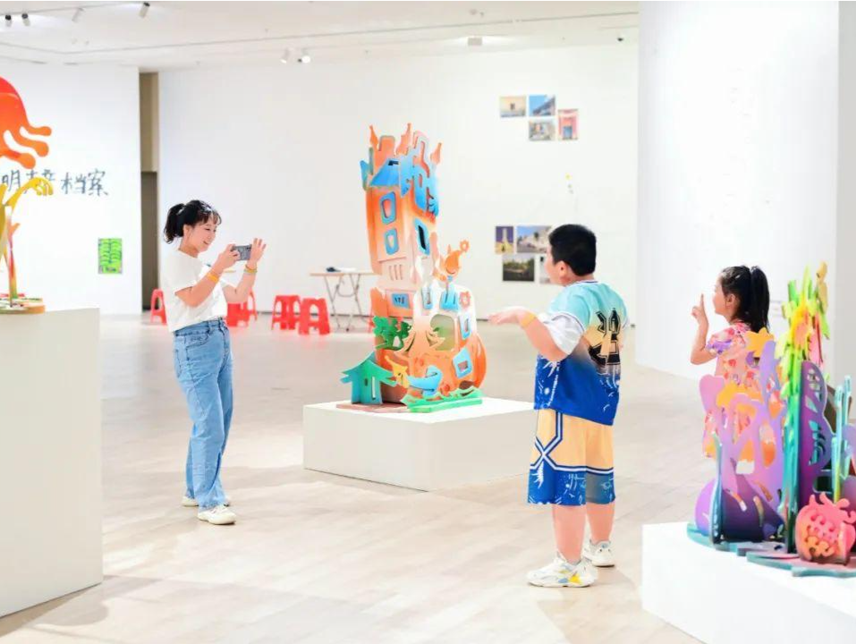 用影像、装置、声音重绘光明印象，来看“光鸣计划——中国当代艺术家驻地创作展”