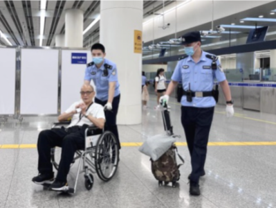 谢谢阿Sir！皇岗边检民警及时为香港旅客解难题