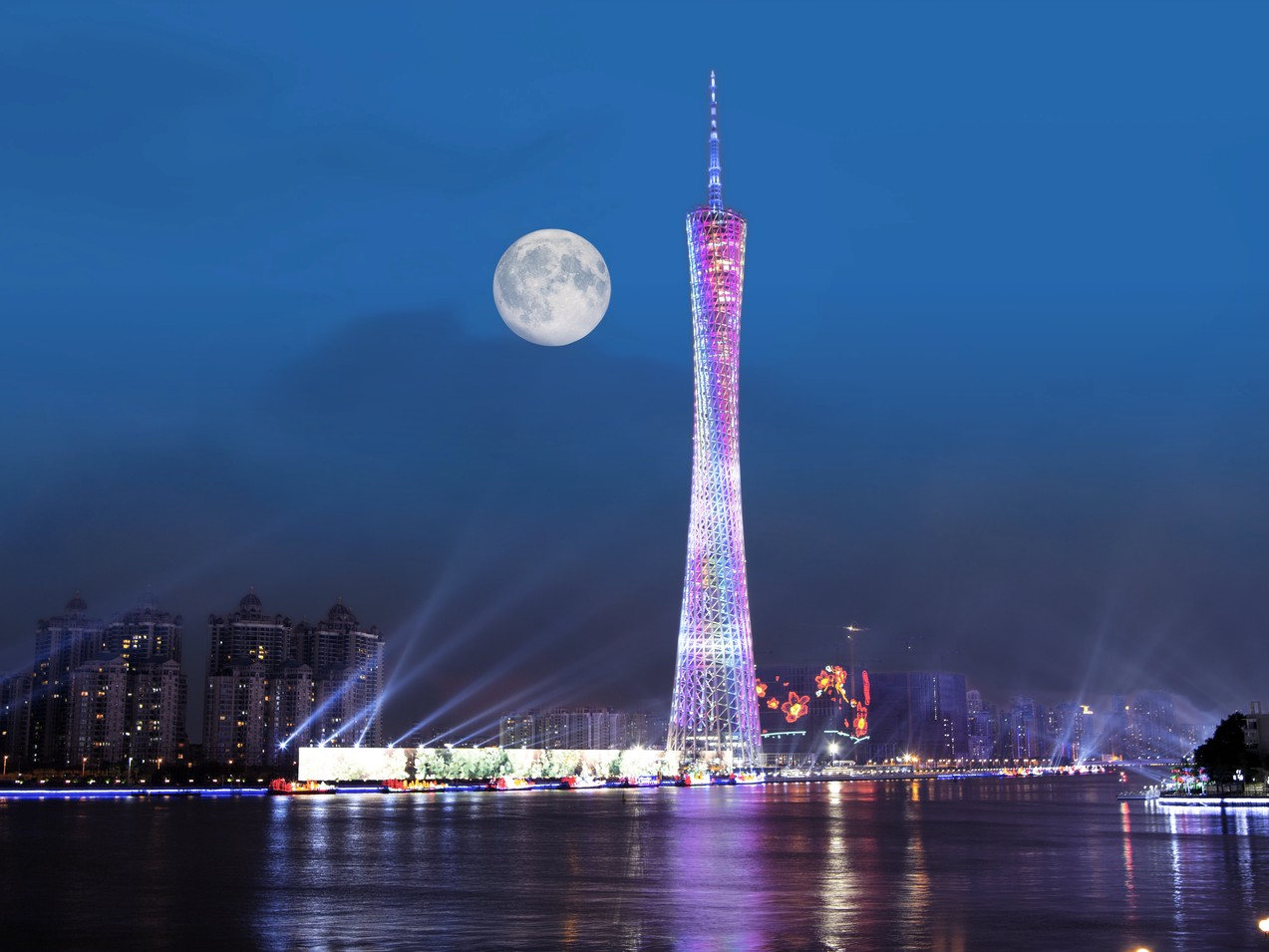 今年第二次“超级月亮”即将上演，市民可赏“蓝月亮”