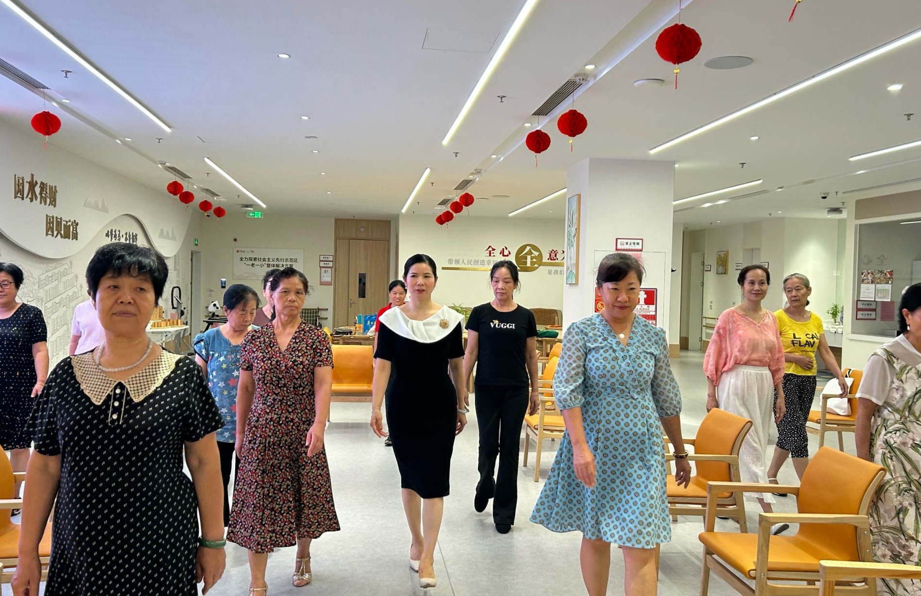 翠竹街道水贝社区开展“夕阳最美”老年人形体课