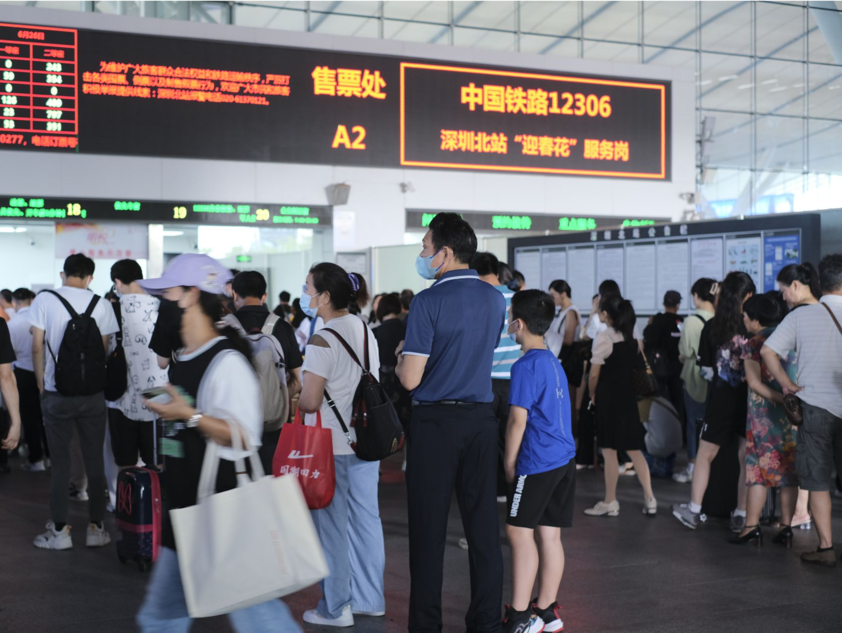 记者走访深圳北站、深圳站等交通枢纽，善行义举蔚然成风，市民安全感十足