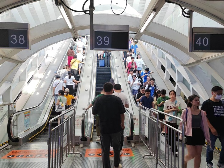 深圳北站东广场电扶梯恢复正常运行