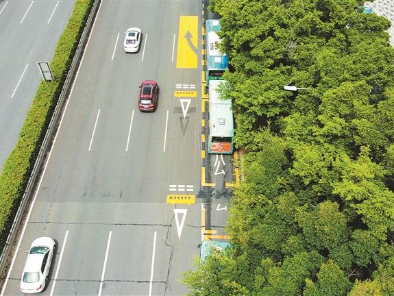 深圳试点公交优先出站