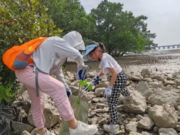 深慈联举行慈善教育研学活动
