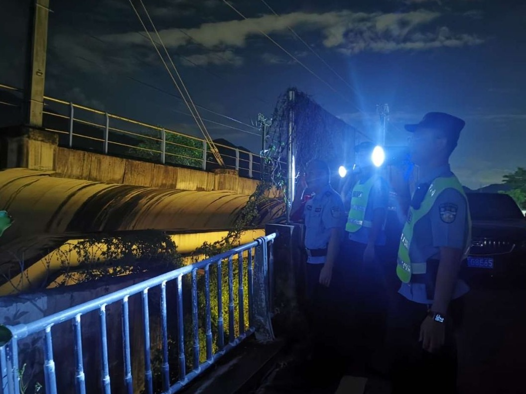做旅客的平安“守夜人”，广铁警方开展夏夜治安巡查宣防第二次集中行动 