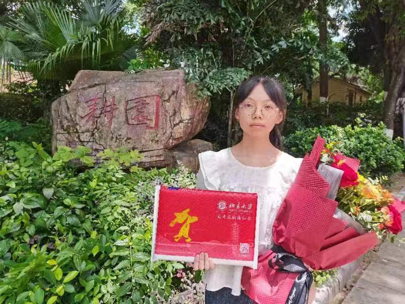 一群坪山人，帮扶广西女孩圆梦北大