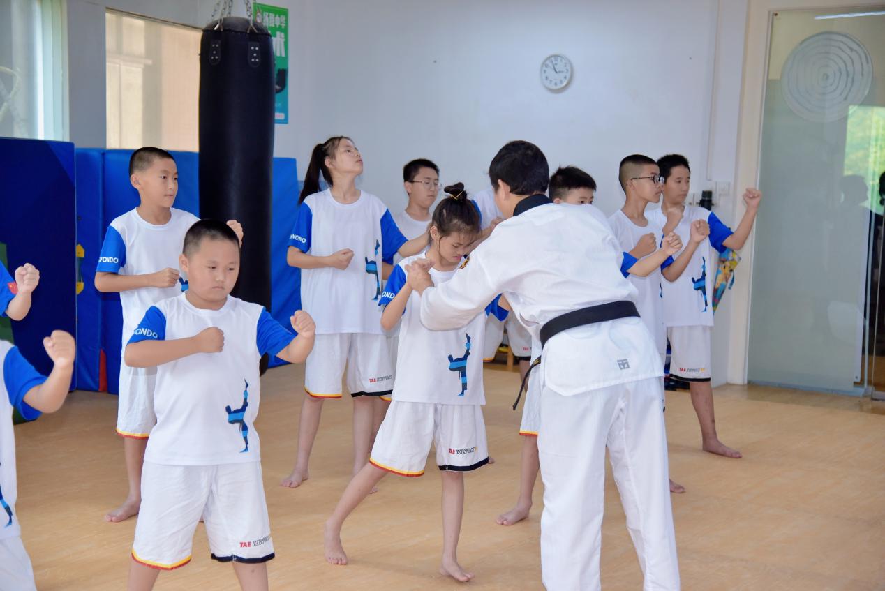 潭头社区开展“道即道“青少年跆拳道体验活动