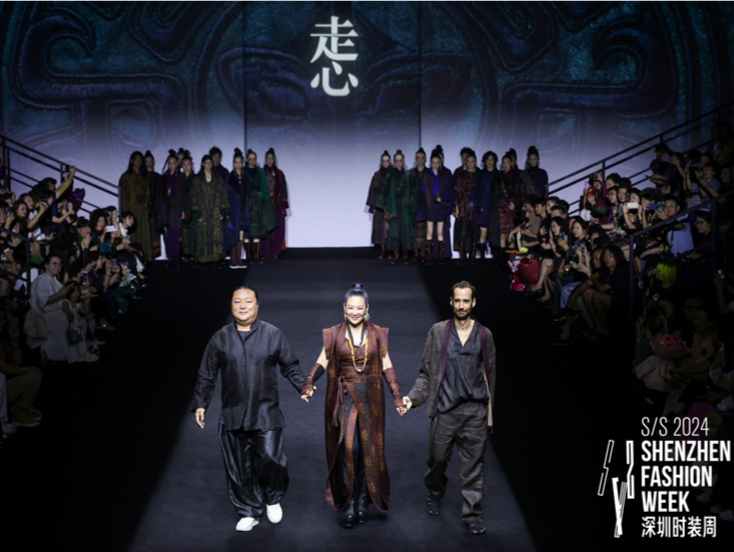 “走心”品牌带来《混沌初开》香云纱非遗大秀