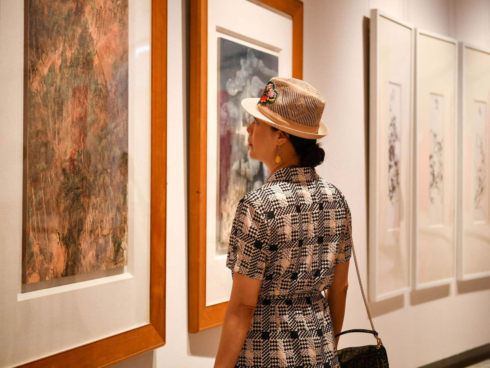 “画里中国·当代中国画大展”在关山月美术馆开幕，展现时代风姿