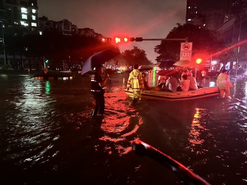 强降雨超六项历史极值，深圳持续开展抢险救援