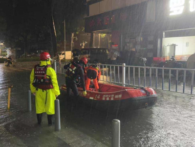 暴雨突袭深圳，多方力量紧急救援中！