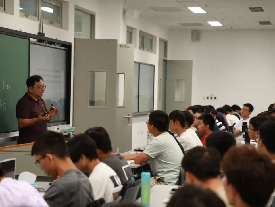 1300余名“萌新”亮相，哈工深2023级本科生开课