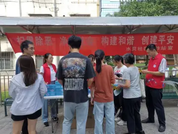 翠竹街道水贝社区工作站党支部加强“扫黑除恶”宣传