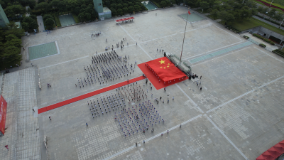 深港澳青少年同升国旗，欢庆祖国华诞