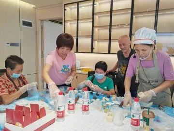 公明街道居深港人联谊会：这个中秋我们在公明做月饼