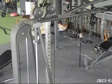 揪心！男子不幸被240斤杠铃压死，案件细节披露