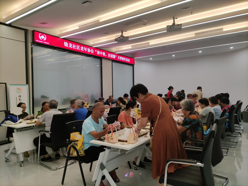 （重复 稿件读特 南园 社区动态）手工做月饼、爱心慰问，锦龙社区这项迎中秋活动好有爱