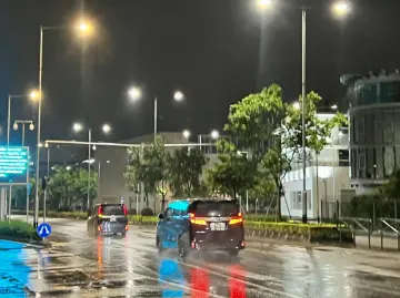 苏拉已逐渐远离香港澳门，澳门改发八号东南风球