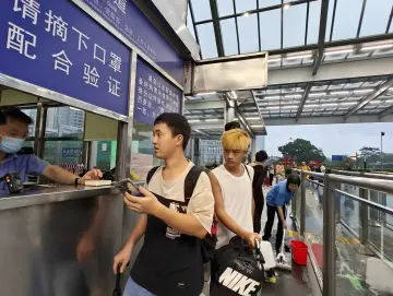 暴雨来袭，深圳站列车多举措保安全暖人心
