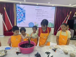 扎一束时光 染七彩童年，华林社区开展非遗扎染学习小组活动