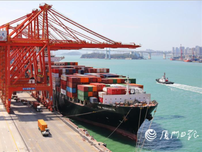 “丝路海运”命名集装箱航线五年开行1.2万艘次，成为备受全球赞誉的“中国名片”