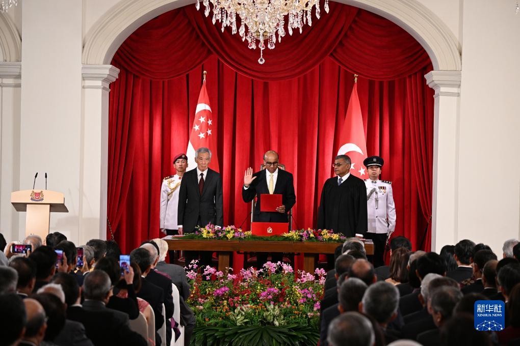 尚达曼宣誓就任新加坡总统