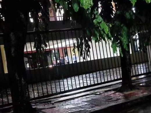 海南澄迈通报中学生坠楼事件：系自行攀越五楼护栏坠楼死亡