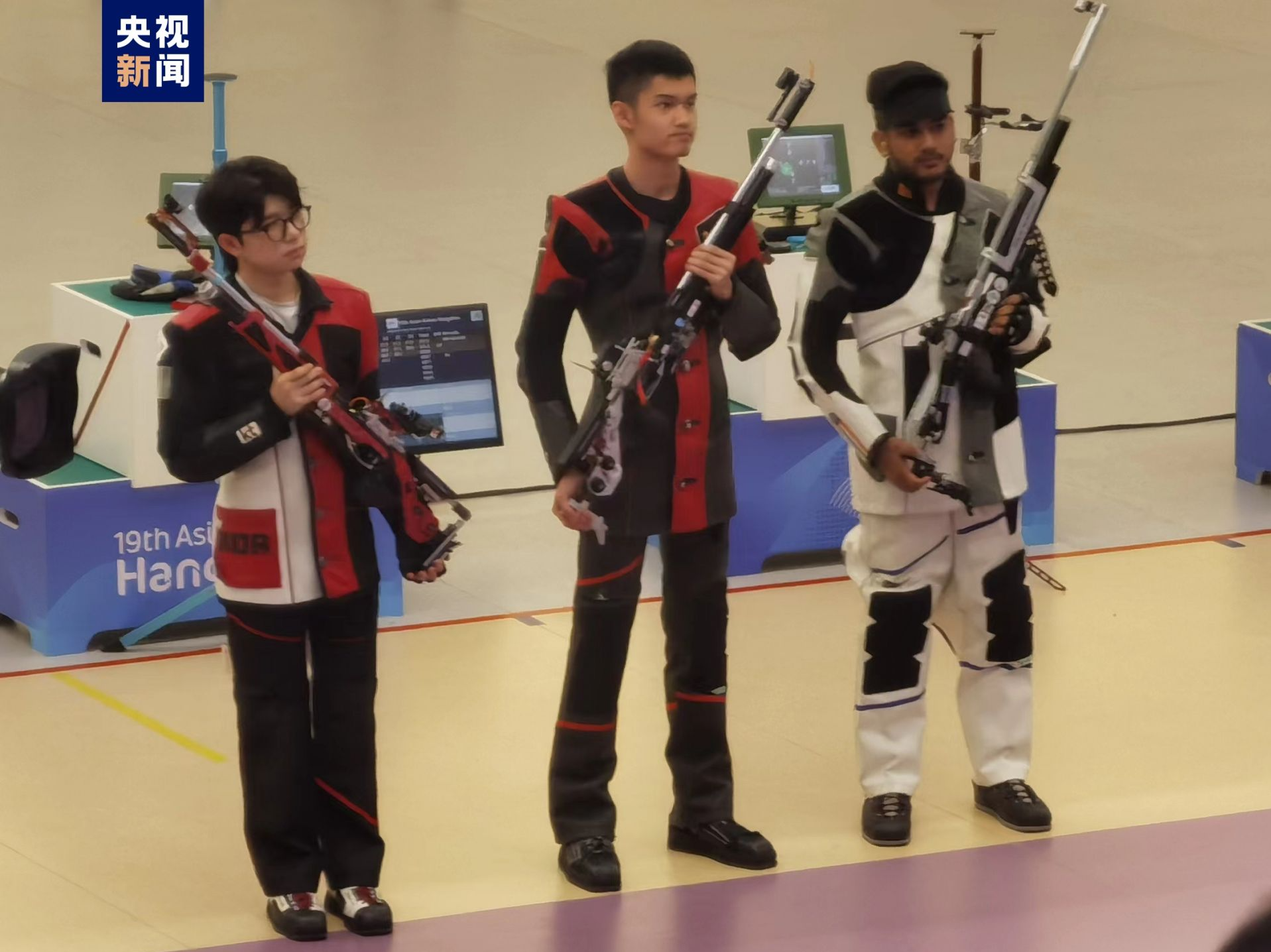 破世界纪录！19岁小将盛李豪夺得杭州亚运会射击男子10米气步枪金牌