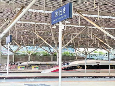 往返香港线路火爆，深圳铁路加开超1100列列车