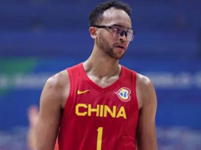 李凯尔：将继续效力中国篮球