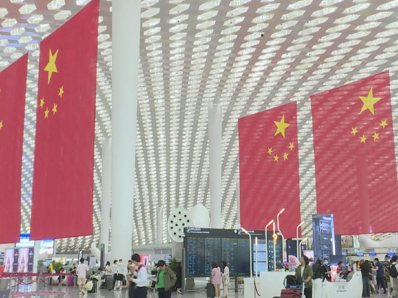 深圳机场：节日氛围和出行热度持续“升温”