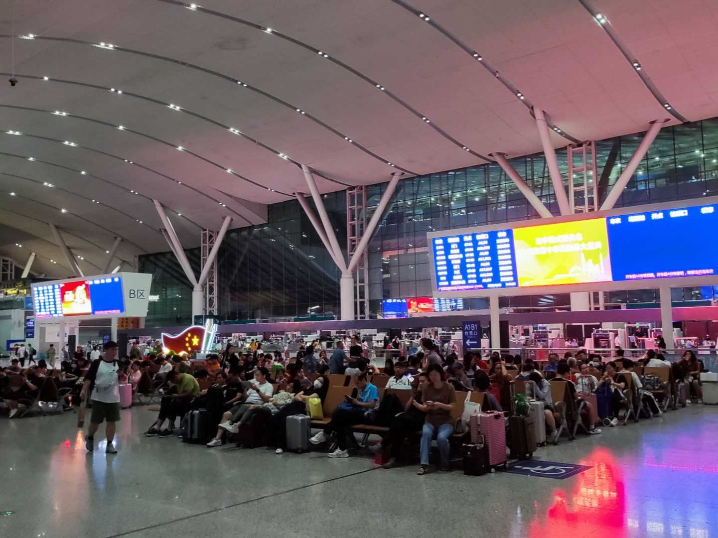 深圳北站黄金周开行七天夜间高铁，挖掘运能保障需求
