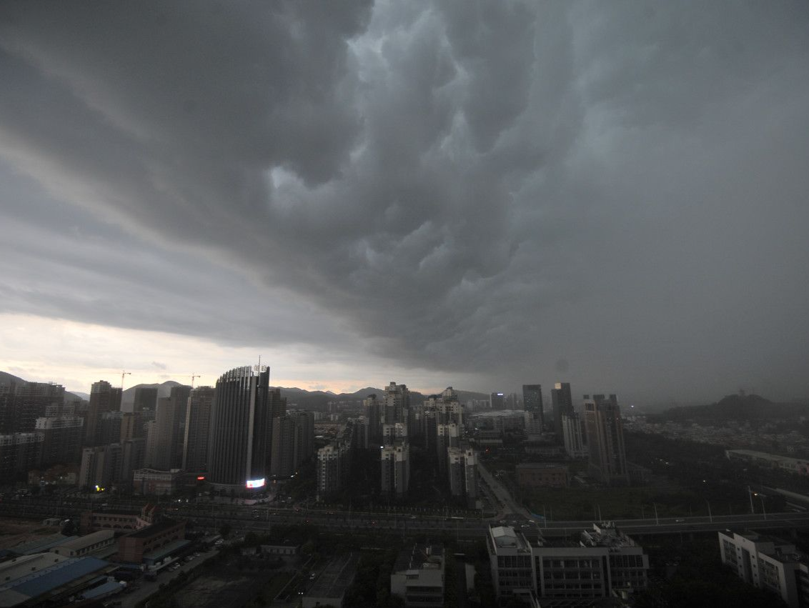 13日下午深圳天气不稳定，继续防范地质灾害及次生灾害