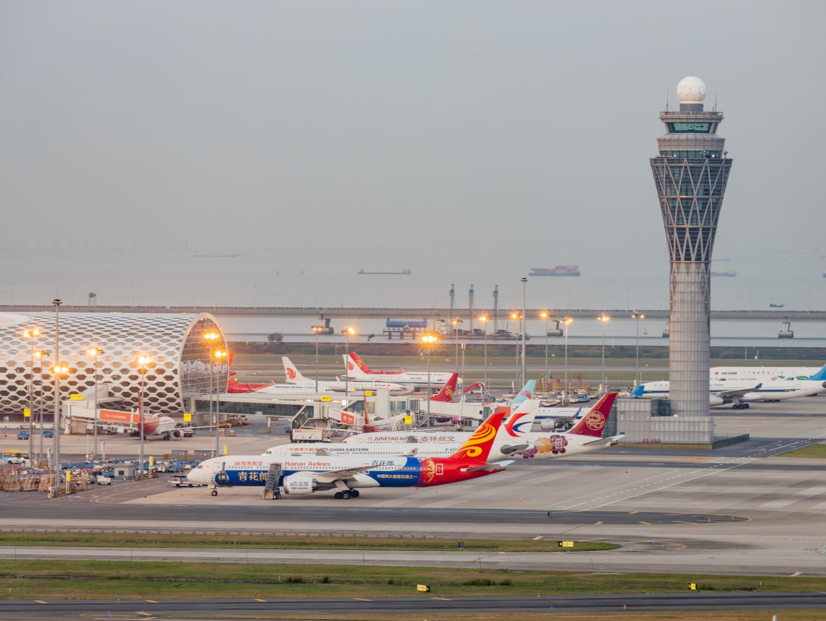 深圳空管站全力保障台风航空运行安全