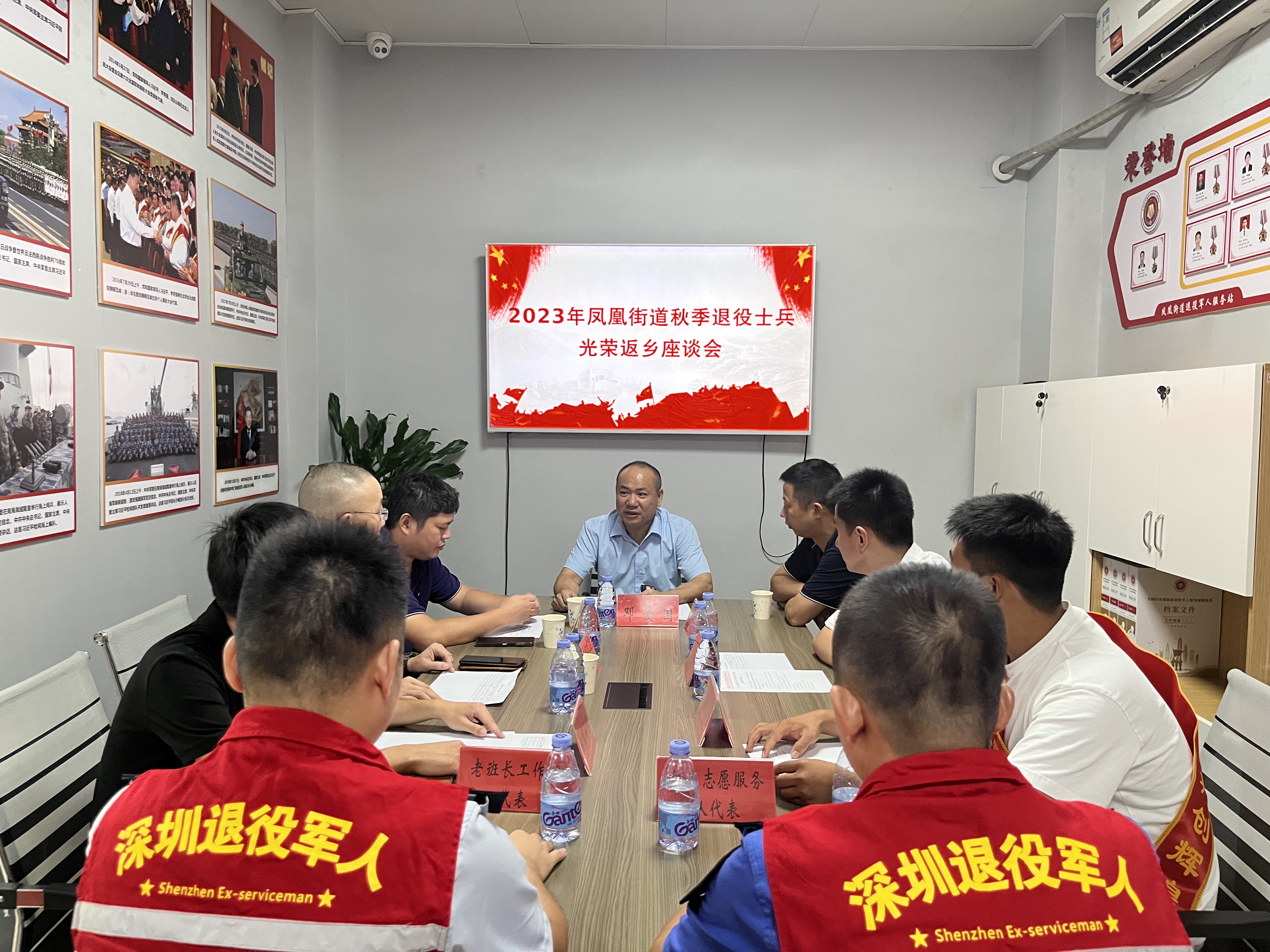 凤凰街道举行秋季退役士兵返乡座谈会