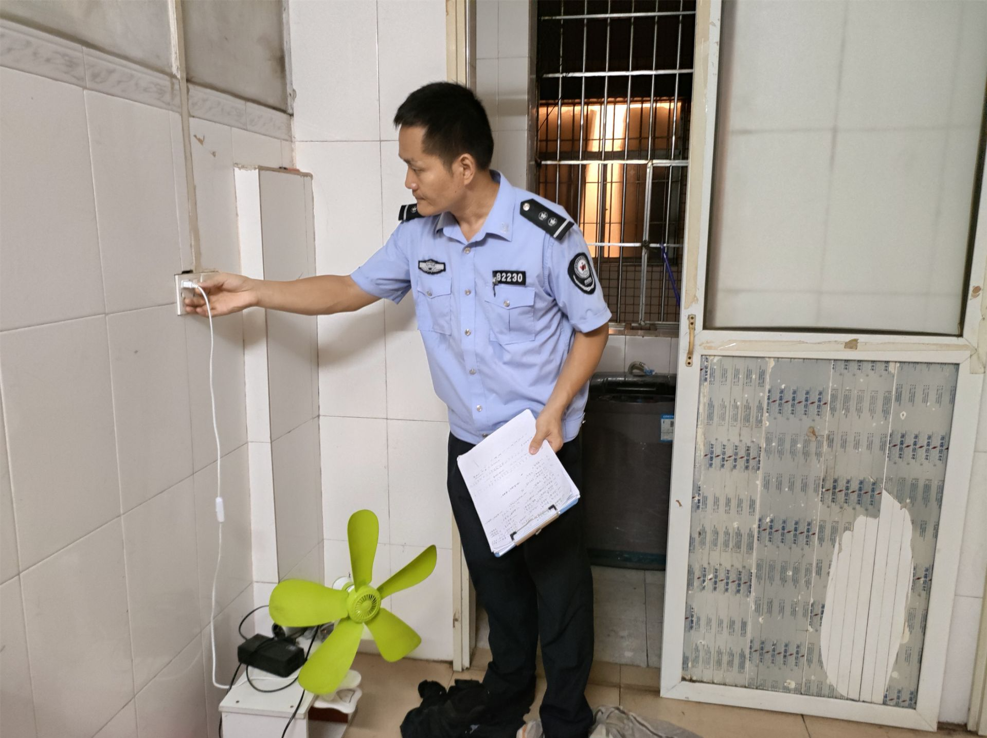 （撤稿等替换内容）深圳公安1.8万余名警力在岗在位全力防御应对超强台风“苏拉”