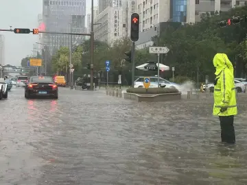 台风天，少外出！万一路遇困难，要第一时间报警求助
