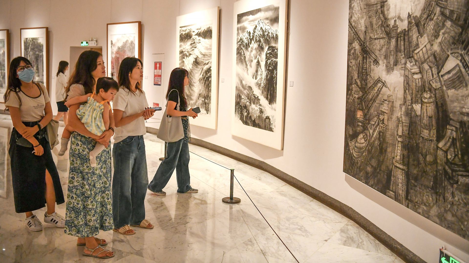 “画里中国·当代中国画大展”在关山月美术馆开幕，展现时代风姿
