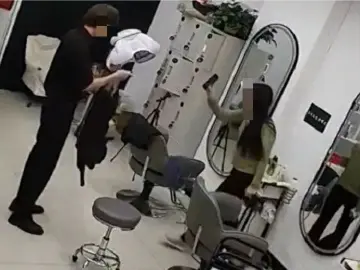 女子不满理发店服务，“亮证件、撂狠话”威胁！官方通报：记大过 