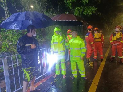 莲塘街道长岭社区启动紧急防汛应急预案 排查险情、转移安置工人74人