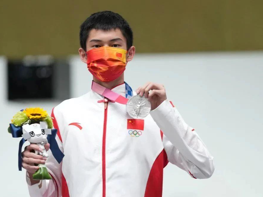 杭州亚运会中国队首个世界纪录 由00后小将盛李豪创造