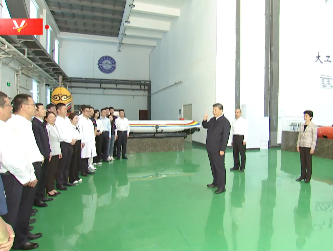 习近平祝全国广大教师节日快乐