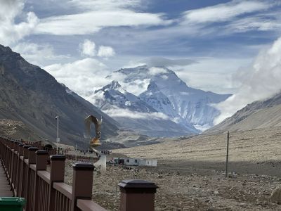 尼泊尔军队宣布将派人清理珠峰沿途废弃物