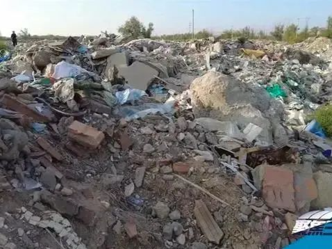 银川通报农田堆放垃圾事件：相关人员停职接受调查