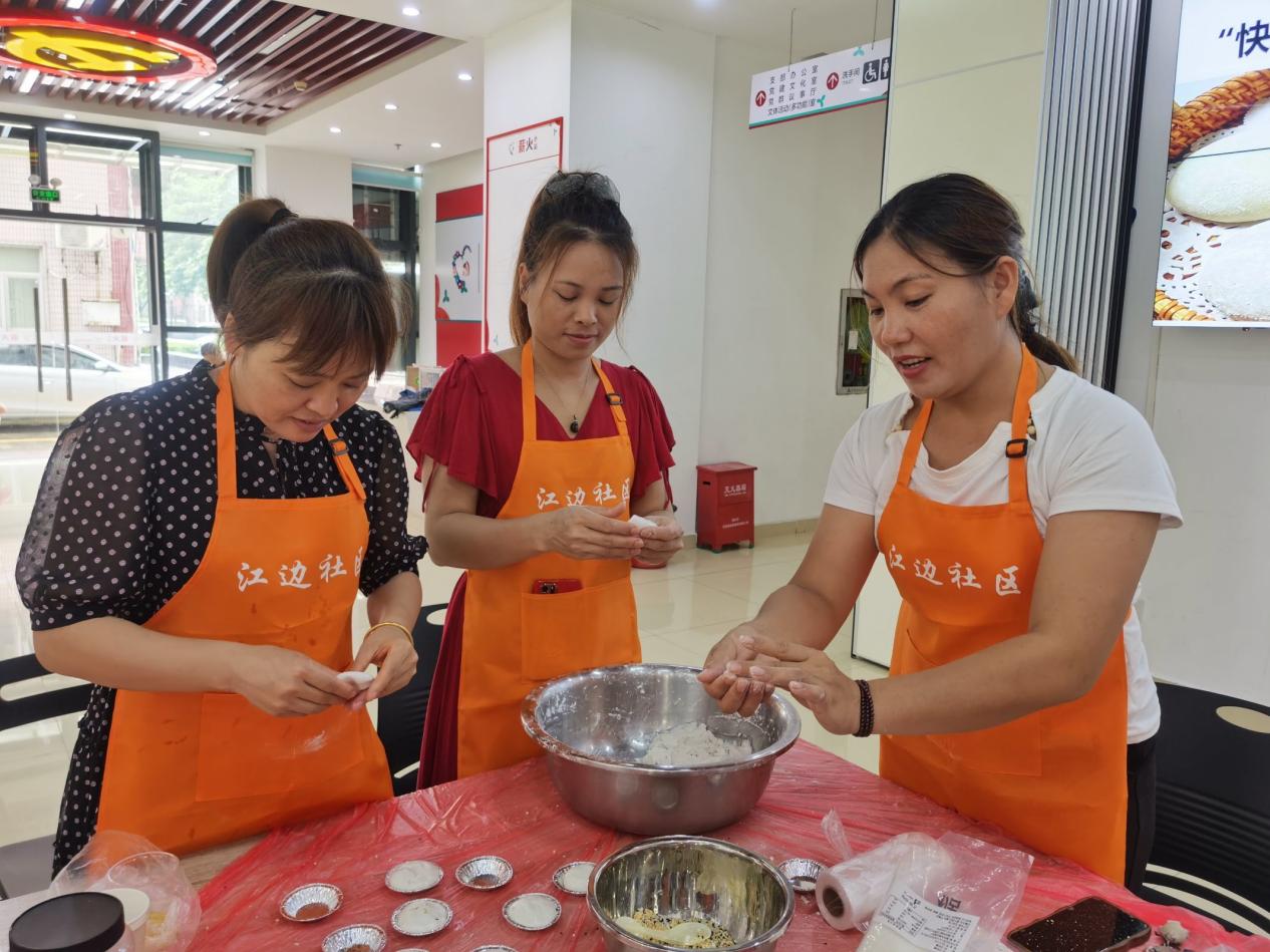 江边社区开展“快乐烹饪，共享美食”妇女互助小组活动