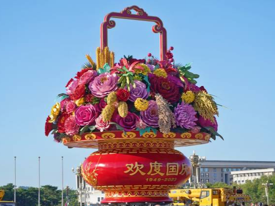 “祝福祖国”巨型花篮今晨亮相！其他花坛9月25日完工